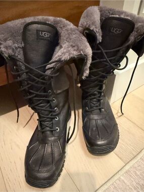 UGG Women's Black Lace-Up Shearling-Trim Winter Boots